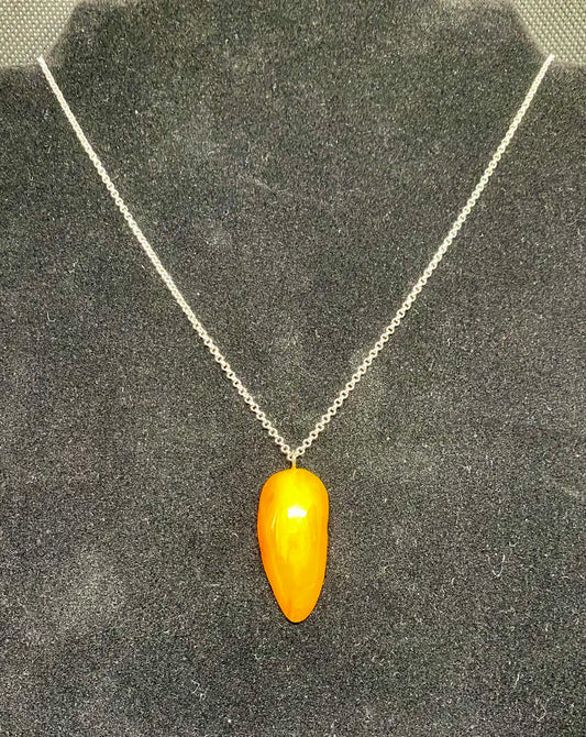 Amber Pendant on silver chain (0020)