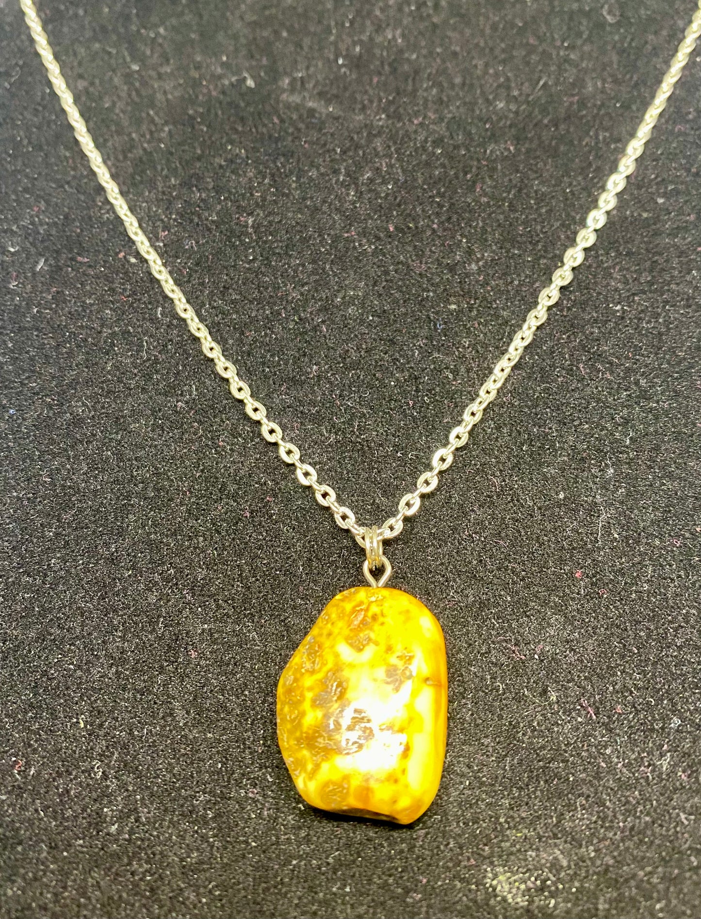 Amber Pendant on silver chain (0020)