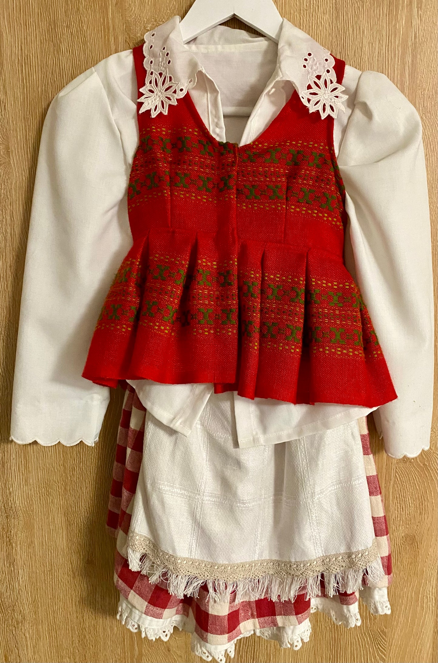 Lithuanian National Costume - Girls [Red] (2155)