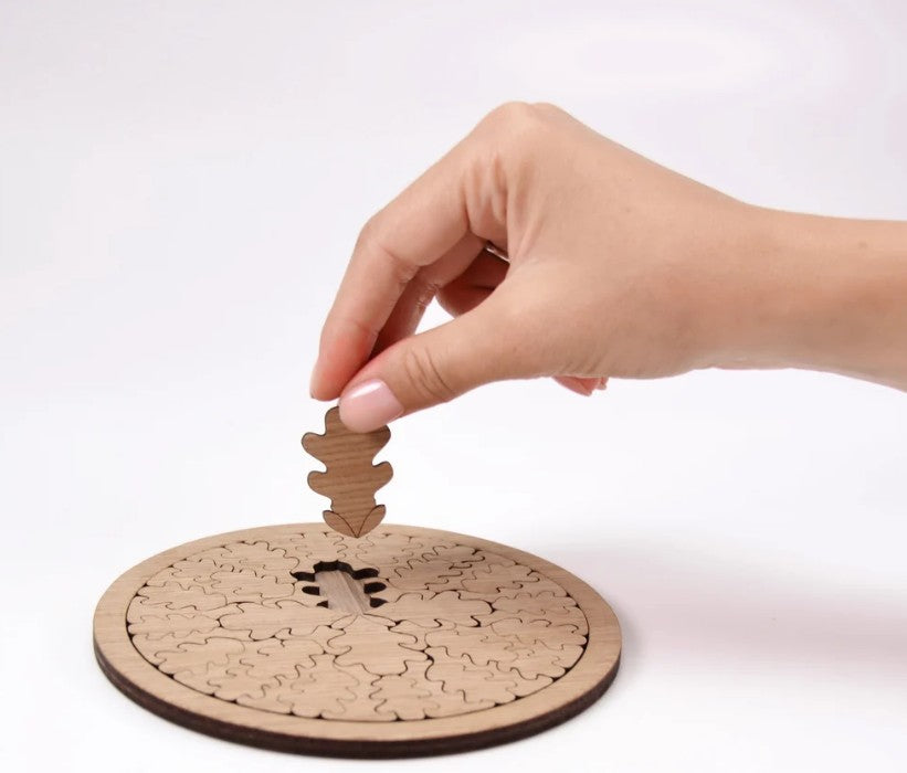 Puzzle / Coaster: Oak Leaf Circle